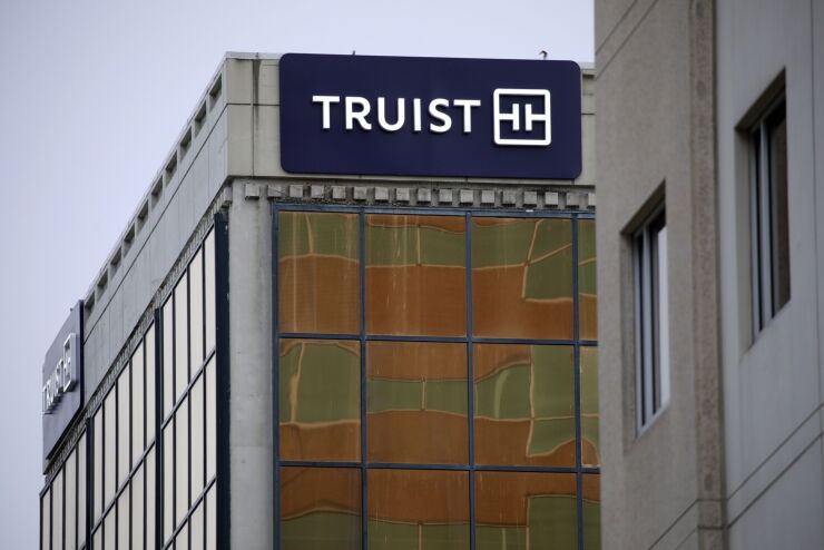 Truist Financial 4Q Adjusted EPS Beats Estimates