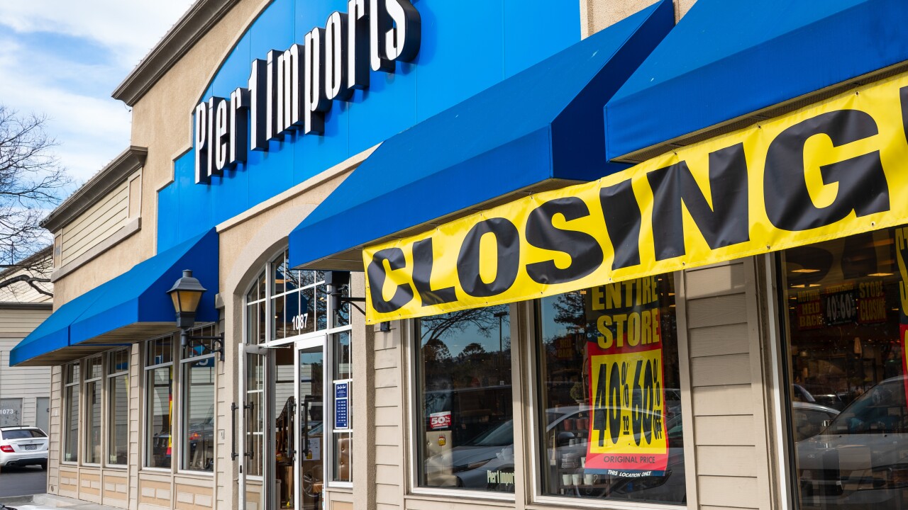 Pier 1 Imports closing