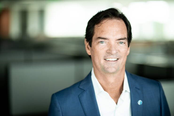 TomHutchens-AngelOakMortgageSolutions-Horizontal