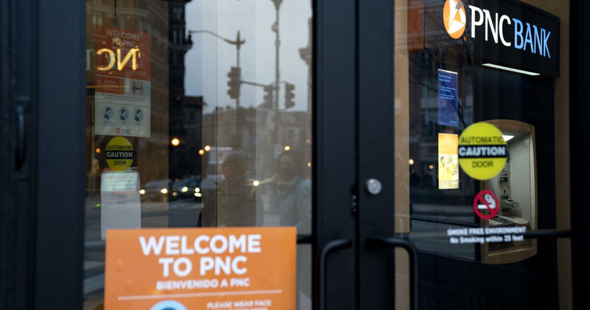 PNC sells 0 million of bonds as banks rush to raise cash