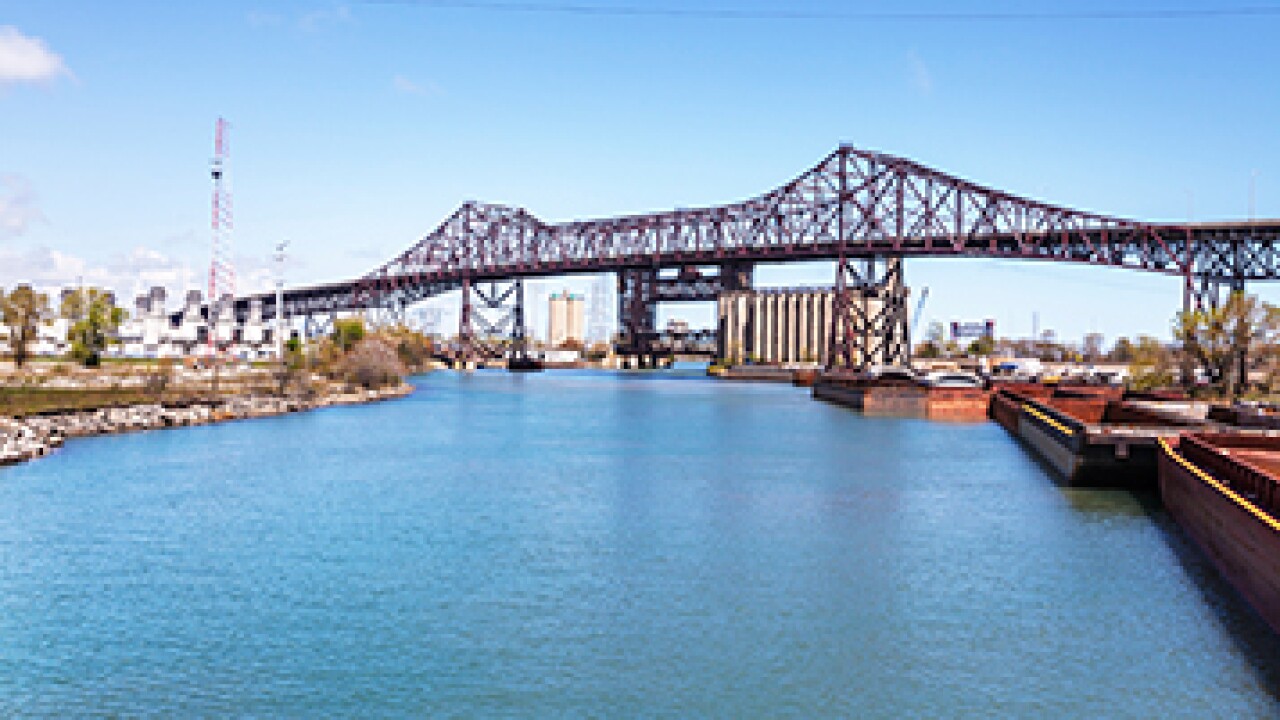 chicago-skyway-crossing-over-calumet-river-istock-000020049432-large.jpg