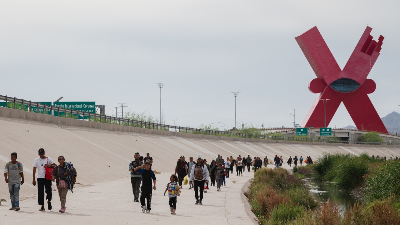 Migrants Border Crossing