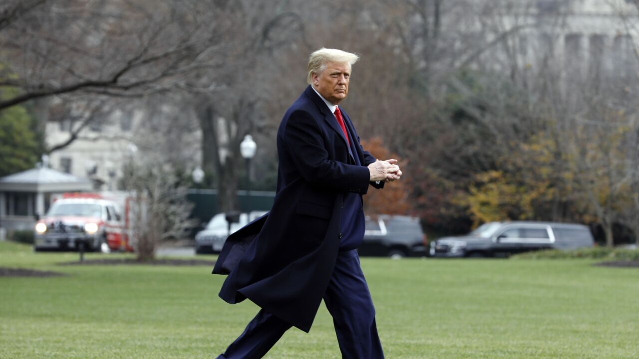 trump-donald-long-coat.jpg