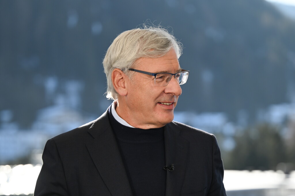 Rift Image Processing What rupture? RBC's CEO stays positive amid US-Canada rift | American ...