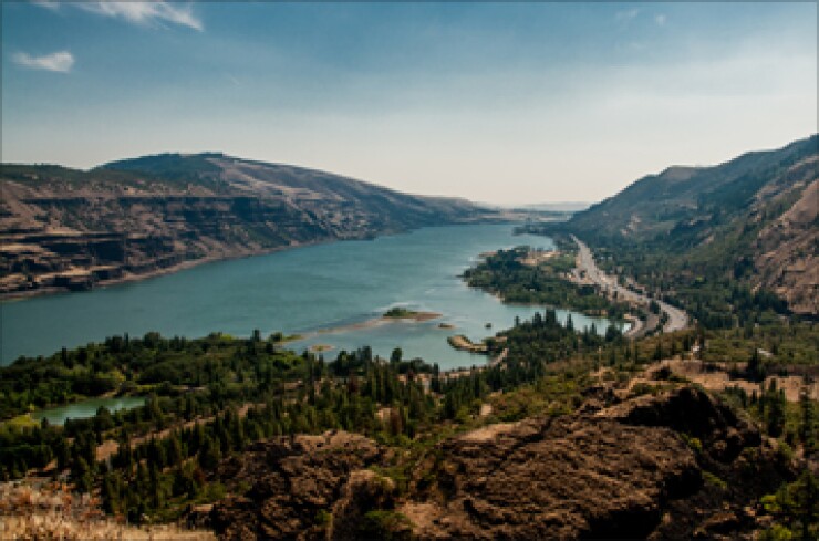 columbia-river-overlook-fotolia-357.jpg
