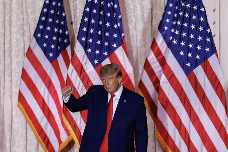 trump-donald-flags-2022.jpg