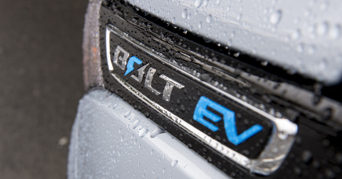 EV tax credits are ending, but auto makers hope to extend them EV tax credits are ending, but auto makers hope to extend them
