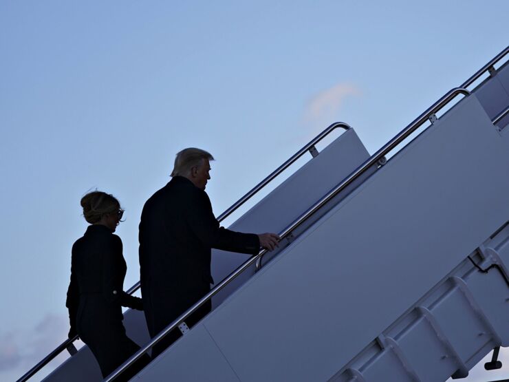 trump-donald-melania-airplane.jpg