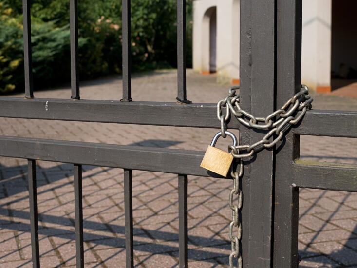 padlock-chain-54507912-adobe.jpg