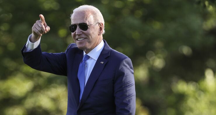 biden-joe-sunglasses-pointing.jpg