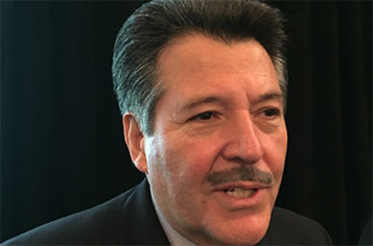 saenz-pete-laredo-mayor.jpg