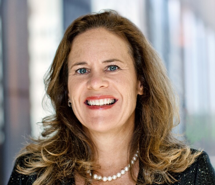 mpwib21-helga-houston-cardshowcrop