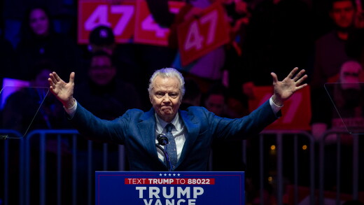 Jon Voigt at a Trump rally