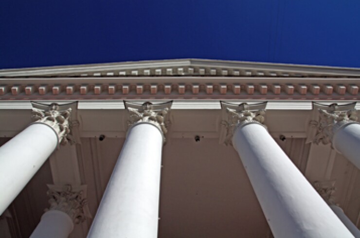 court-pillar-fotolia.jpg