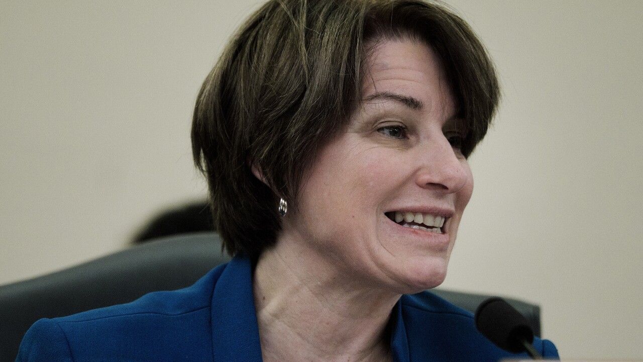 amy_klobuchar_ussenator_mn_bl_120717.jpg