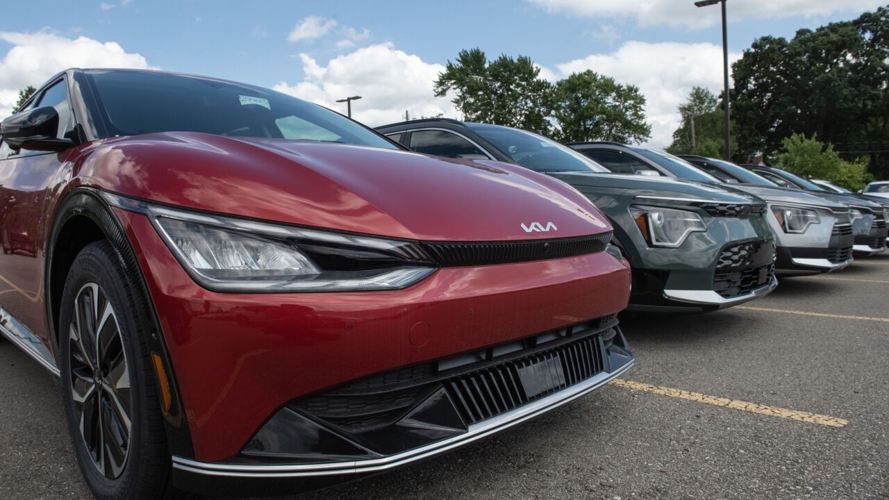 Electric Car Sales Growth Slows In US As Inventory Builds Up