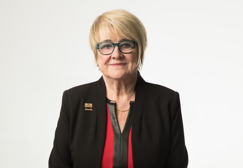 mpwib21-lauralee-stewart-cardshowcrop