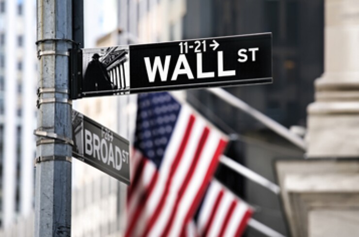 wall-st-fotolia.jpg