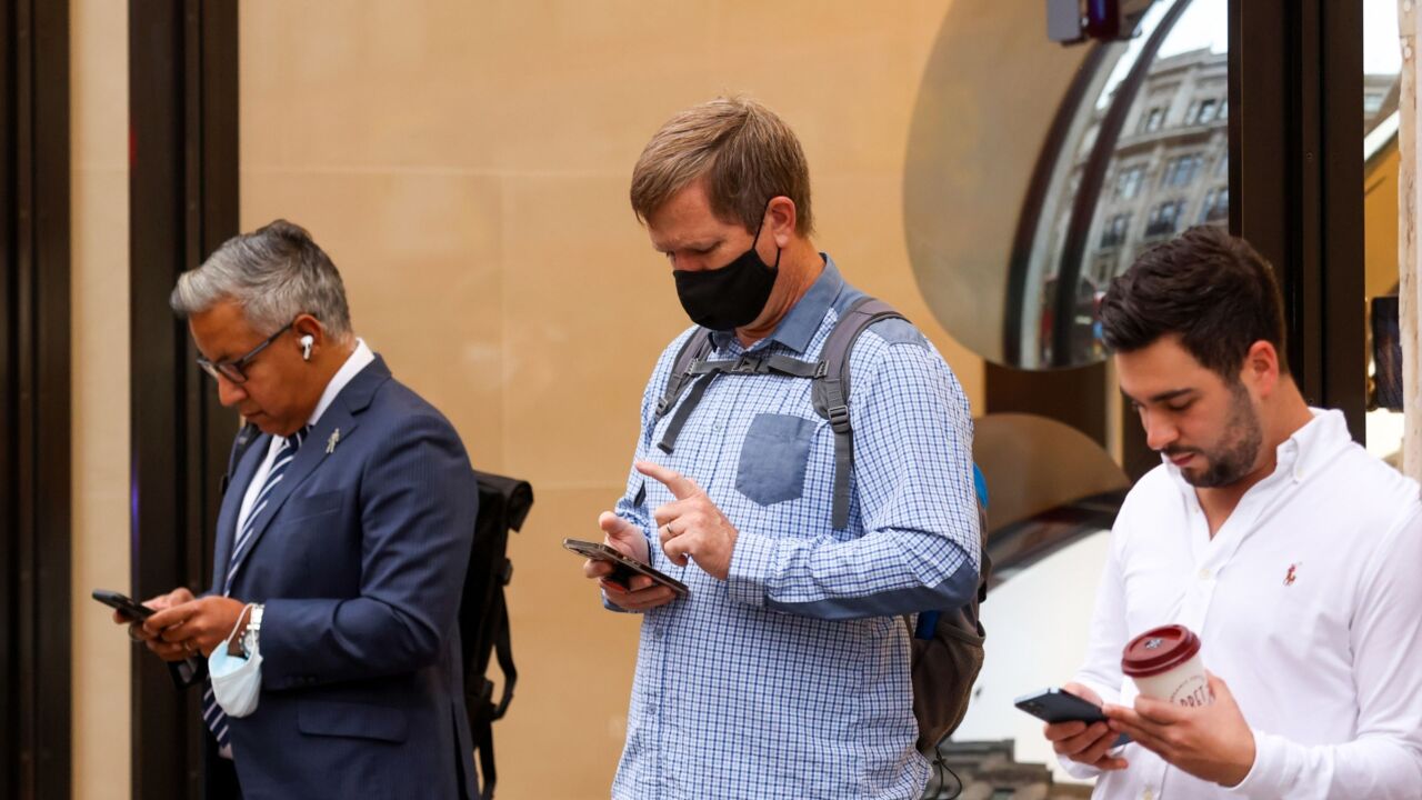 Customers queue outside the Apple Inc. store on Regent Street in London, U.K., on Friday, Sept. 24, 2021. Apple is releasing its iPhone 13 lineup on Friday, testing whether new camera technology and aggressive carrier deals will get shoppers to snap up a modest update of last year's model. Photographer: Chris Ratcliffe/Bloomberg