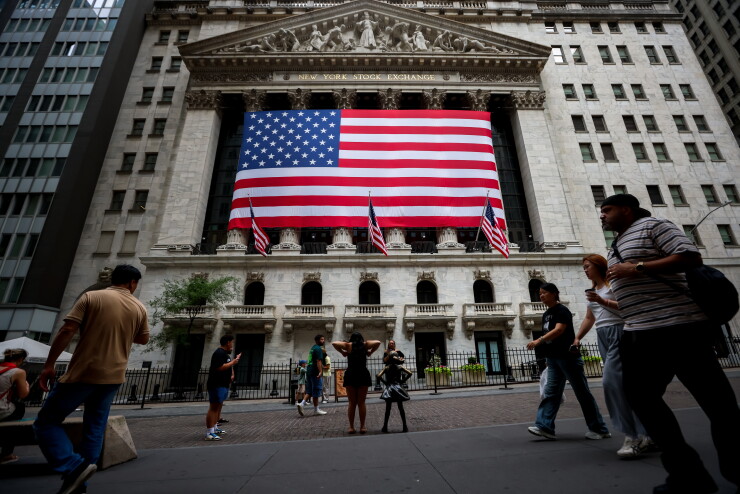 People in front of the The New York Stock Exchange