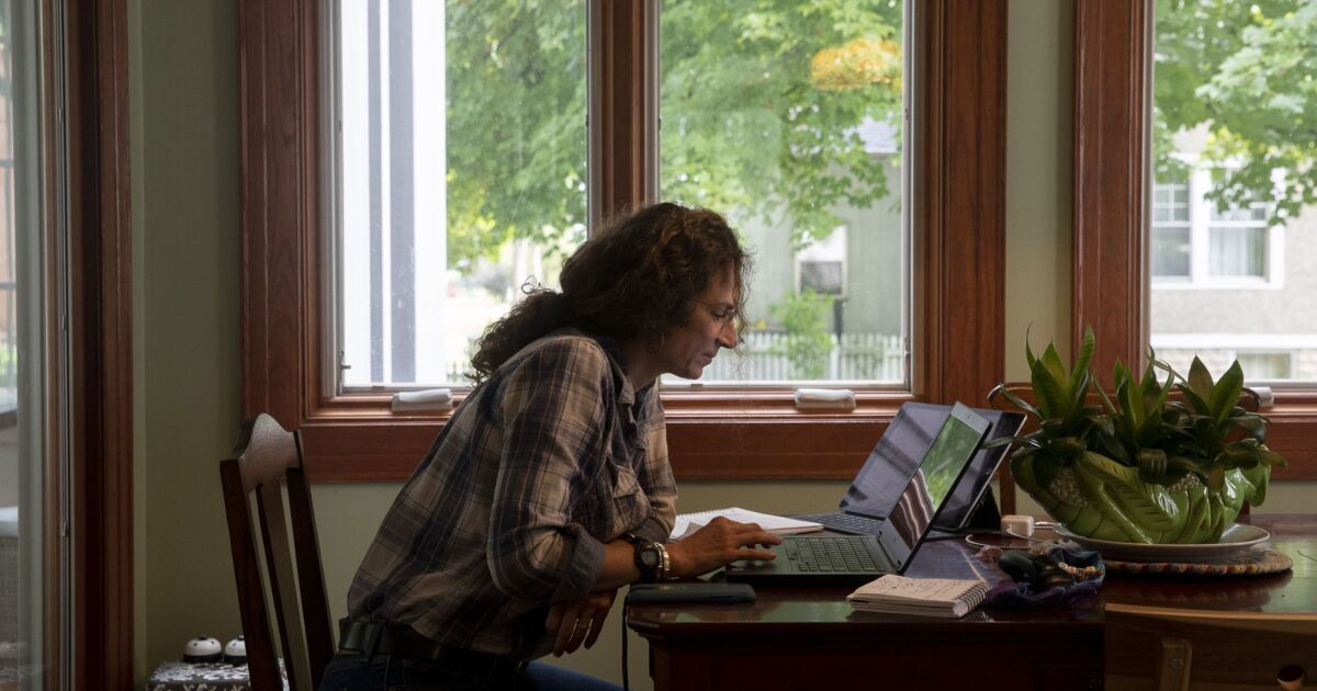 Remote accounting jobs decline amid in-office push