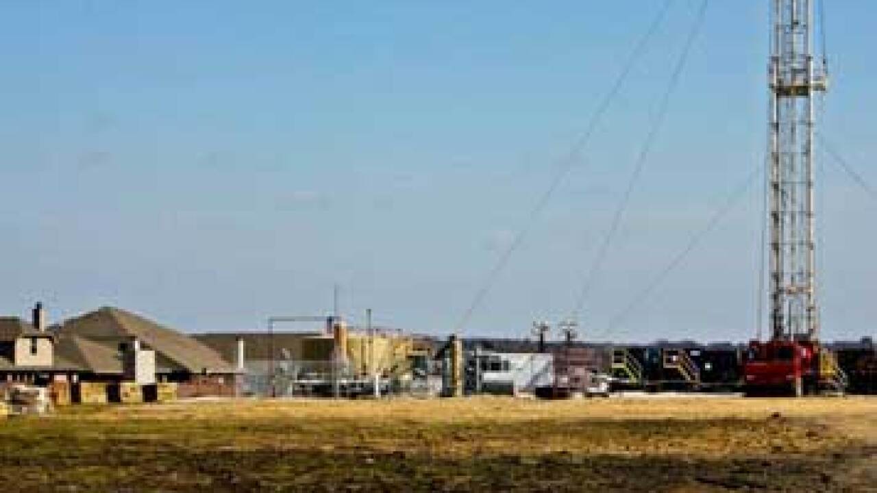 denton-fracking-rooftops.jpg