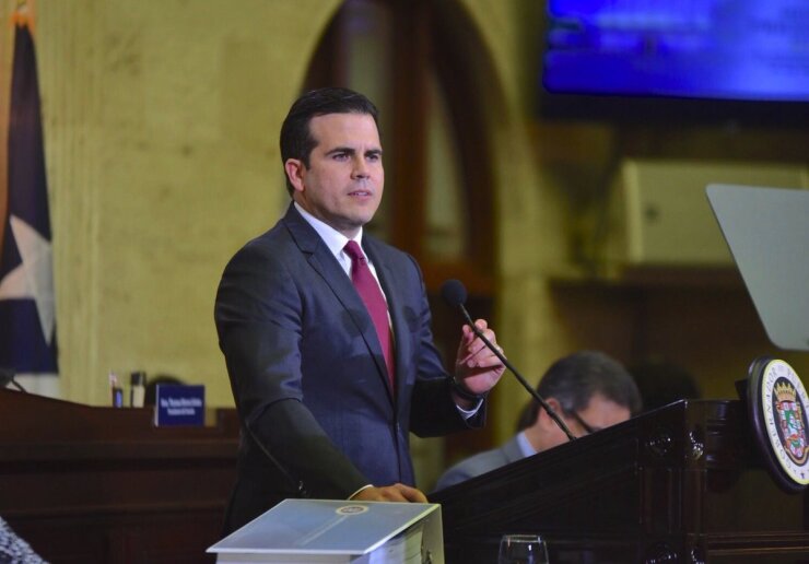 Photo of Rossello presenting FY2018 budget.jpg