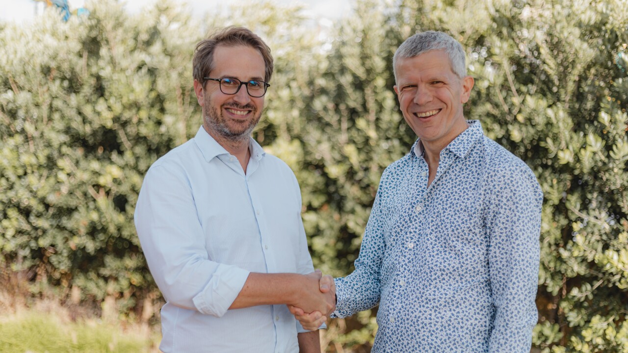 Benoit Grassin, CEO of Pixpay (left) and Alex Zivoder, CEO of GoHenry (right)