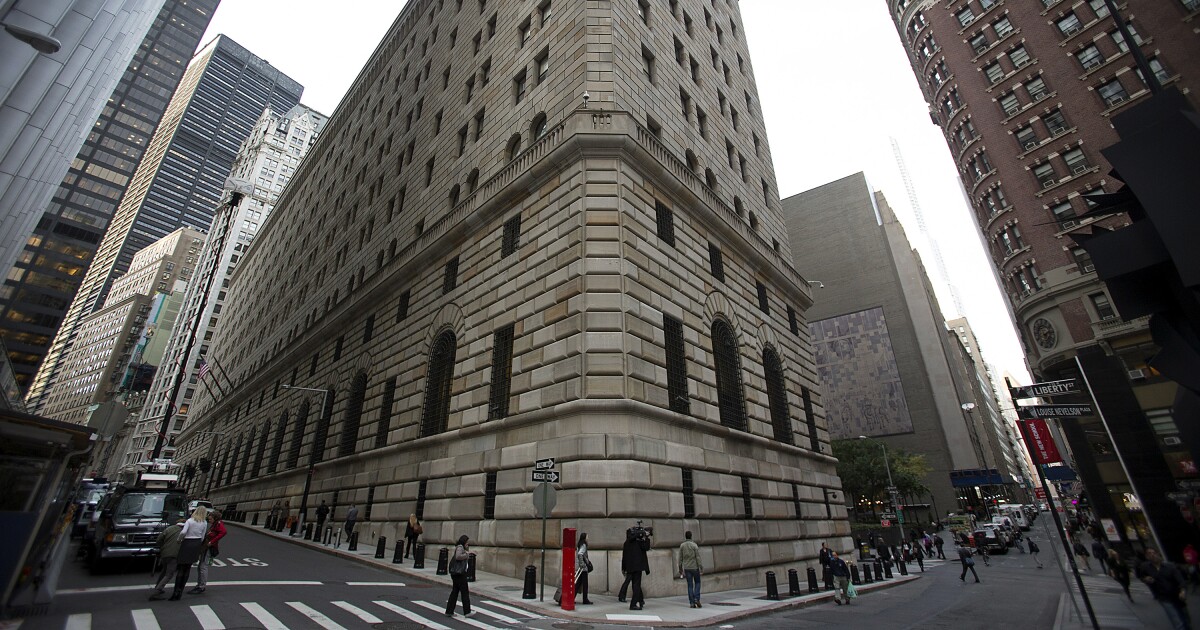www.americanbanker.com