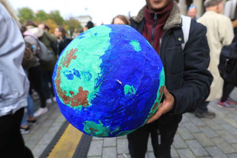 A protester holds a papier mache globe during the Global Climate Strike demonstration in Berlin, Germany, on Friday, Sept. 20, 2019. A global protest movement backed by 16-year-old activist Greta Thunberg got underway Friday, with students in Australia skipping school and workers walking off the job to demand action on climate change. Photographer: Krisztian Bocsi/Bloomberg