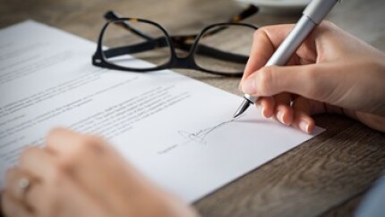 signingpapersfotolia365.jpg