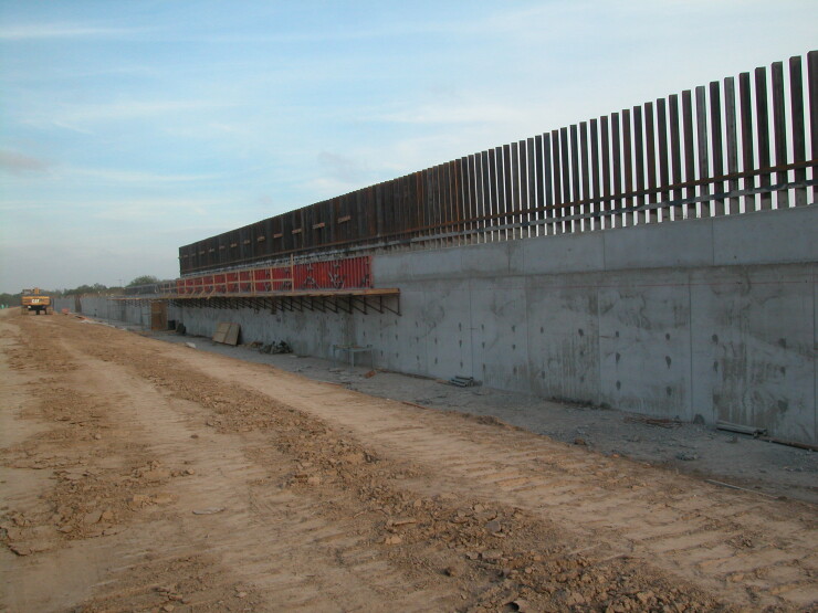 Hidalgo Levee-041817-BB