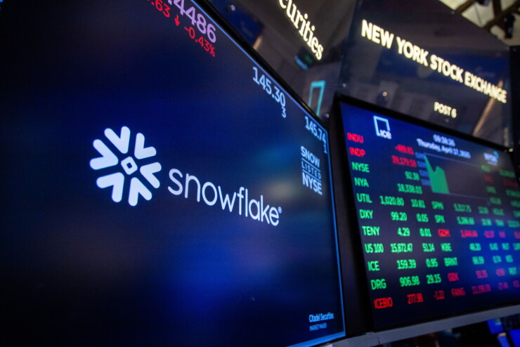 Traders On The Floor Of The New York Stock Exchange As US Stocks Trade Steady as Traders Assess Earnings, Tariff Risk