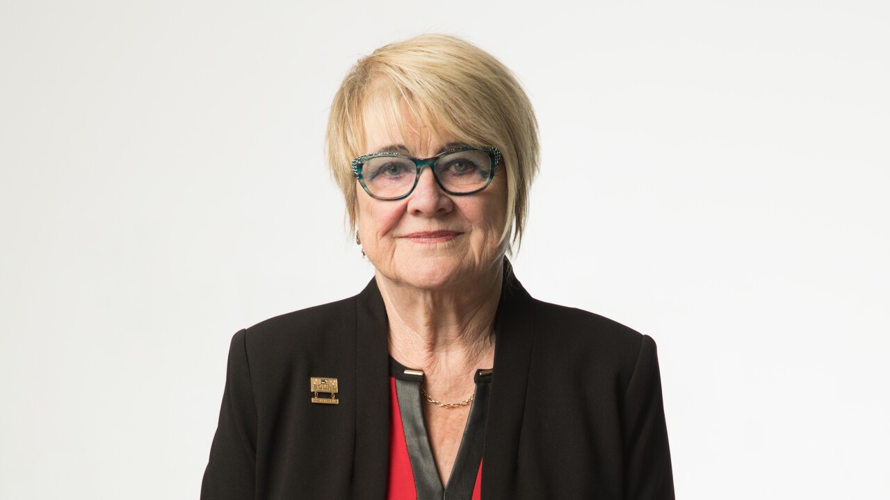 mpwib21-lauralee-stewart-cardshowcrop