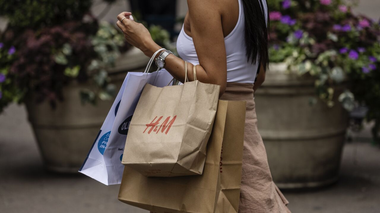 consumer spending - shopping - image