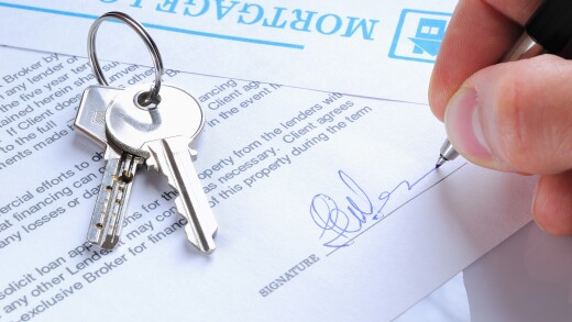 Client signing a mortgage loan agreement