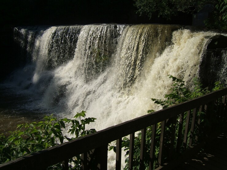 chagrin-falls-waterfall