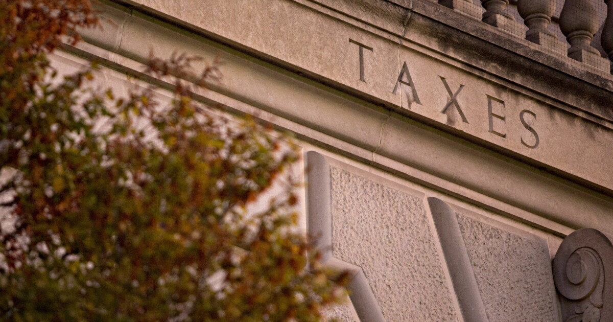 Billionaires saw lower effective tax rates than most of US Billionaires saw lower effective tax rates than most of US
