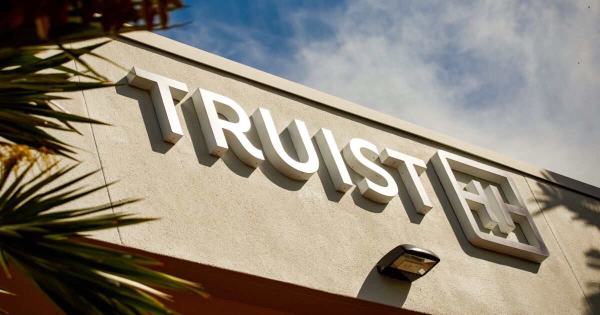 Truist’s net income sinks amid steep securities losses Truist’s net income sinks amid steep securities losses
