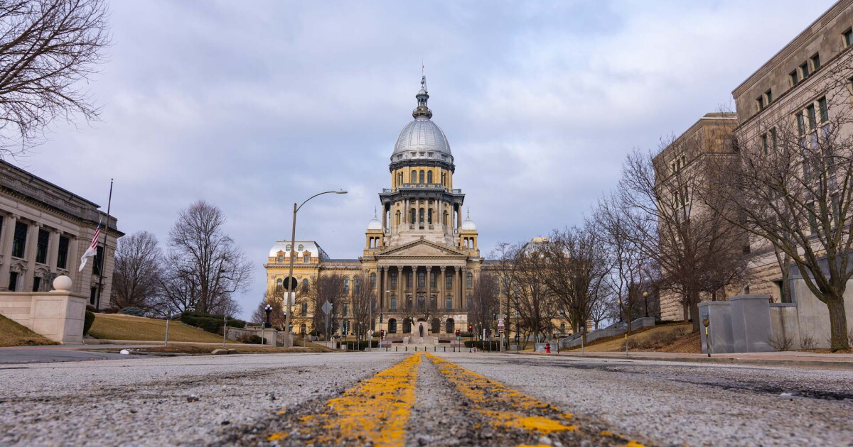 Illinois bill would loosen many local financial reporting requirements