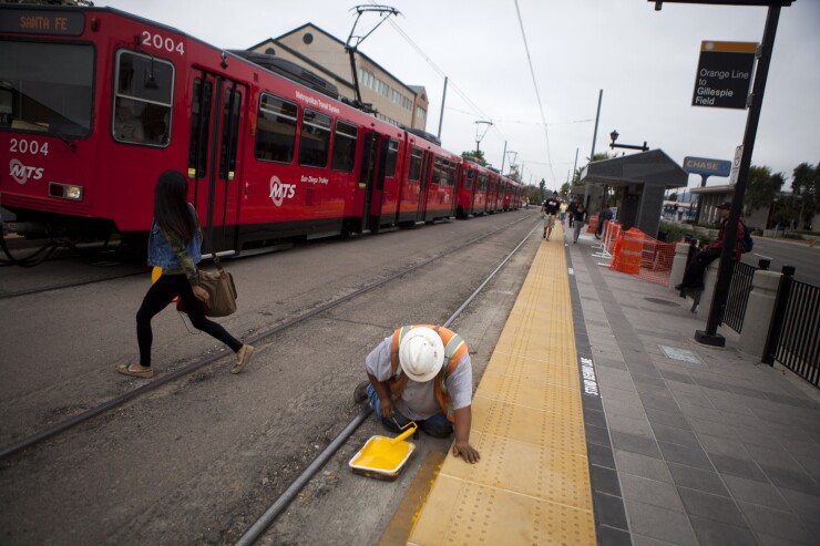 san-diego-light-rail-trolley-mts-sandag-bl-20120912