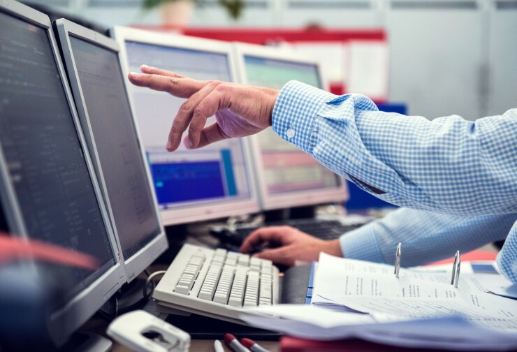 Brokers-traders-financial advisors-training-portfolio management-computers Bloomberg News