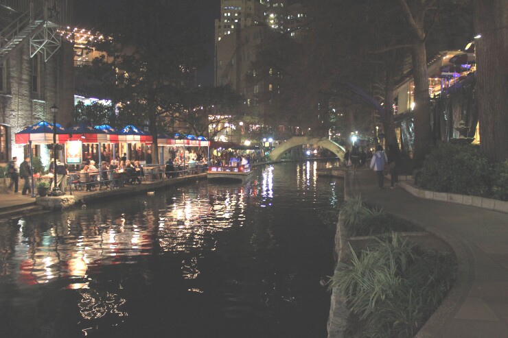 san-antonio-riverwalk-at-night