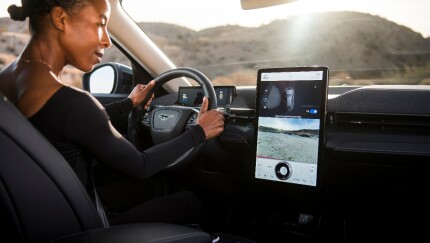 di-ford-mustang-connected-stock-021821