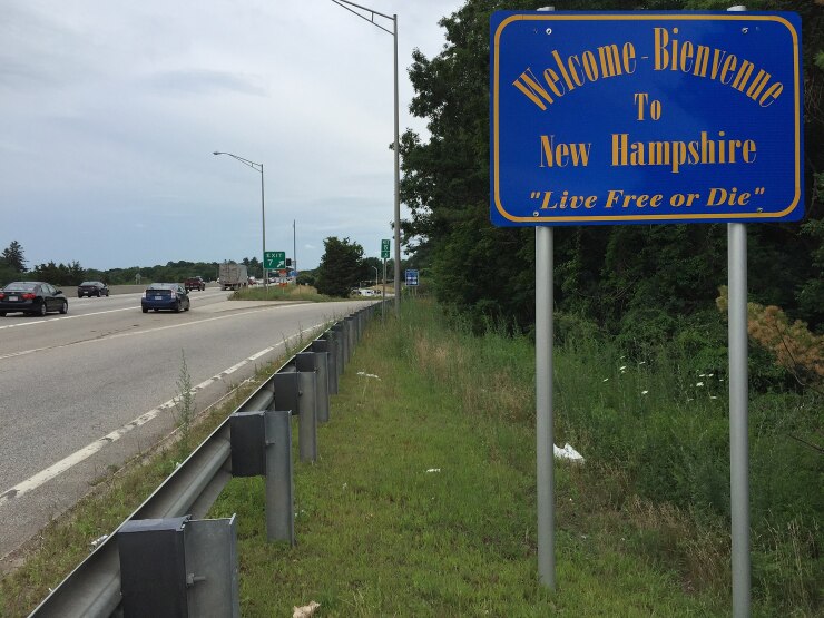 2017 View south along Interstate 95 (Blue Star Turnpike-New Hampshire Turnpike) entering Portsmouth, Rockingham County, New Hampshire from Kittery, York County, Maine
