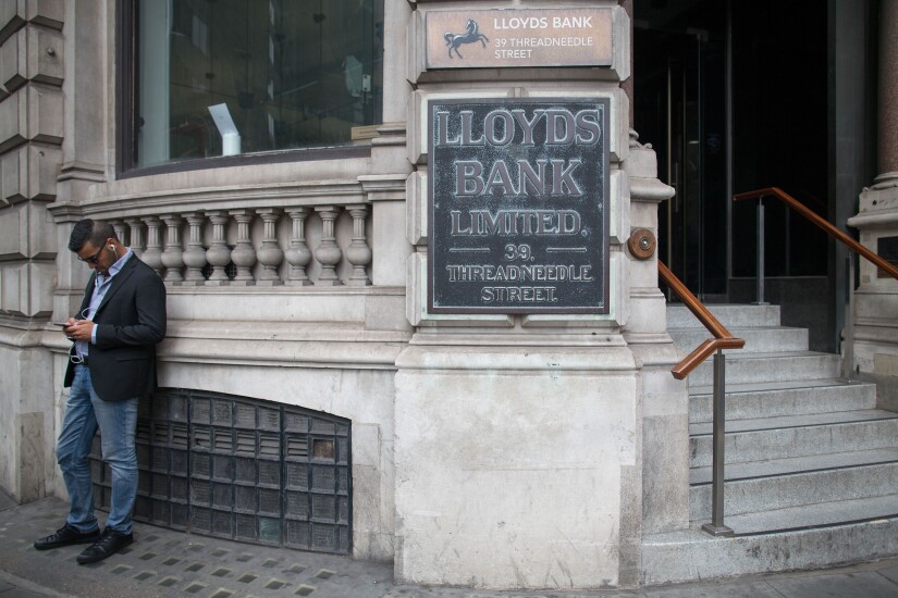 lloyds-bank-bl072816a