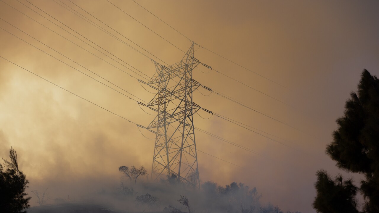 Los Angeles Fire Pushes Northeast, Threatens Brentwood, Encino