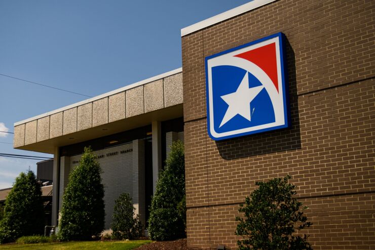 First Horizon Bank Branches Ahead Of Earnings Figures