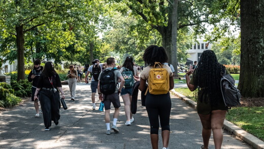 A picture of students on campus at a university in Washington.
