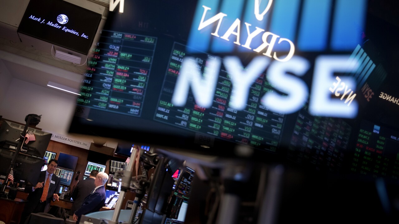 Traders work on the floor of the New York Stock Exchange (NYSE) in New York, U.S., on Monday, Jan. 7, 2019. U.S. stocks climbed following last week's rally with investors piling into small-capitalization stocks amid the resumption of trade talks with China. Photographer: Michael Nagle/Bloomberg
